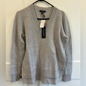 Saks Fifth Avenue Cashmere Gray V-Neck Sweater Medium NWT